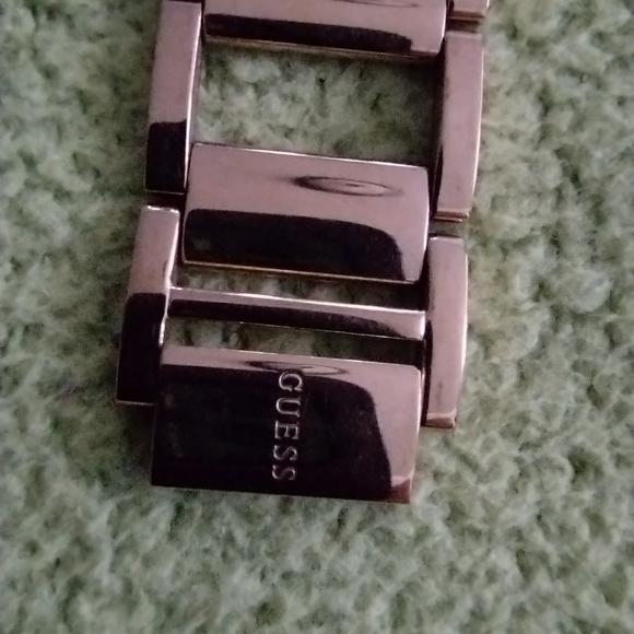 Vintage Guess Womens Watch, gold square-linked bracelet style band - Picture 3 of 5
